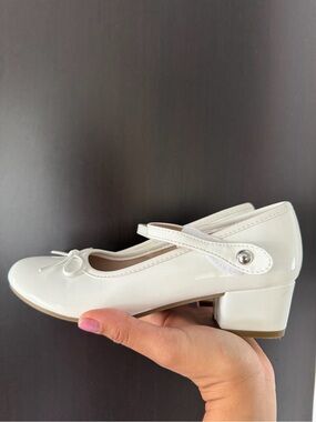 The Children’s Place White Mary Jane Heels – Girls Size 4